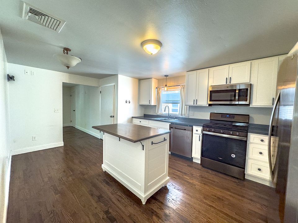1st image of 109 Greenwich Ave #3B-1BA-1000SQFT