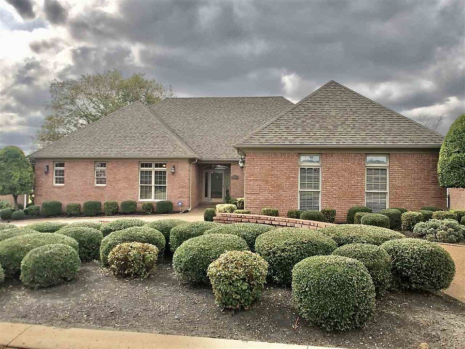 1st image of 1947 Fairway Dr