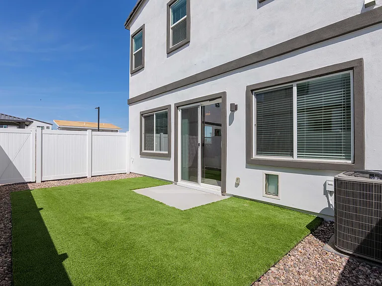 Corsica Villas at Euclid Avenue — Photo 11