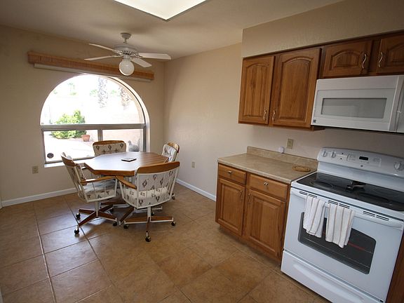 3rd image of 831 W Calle Del Regalo