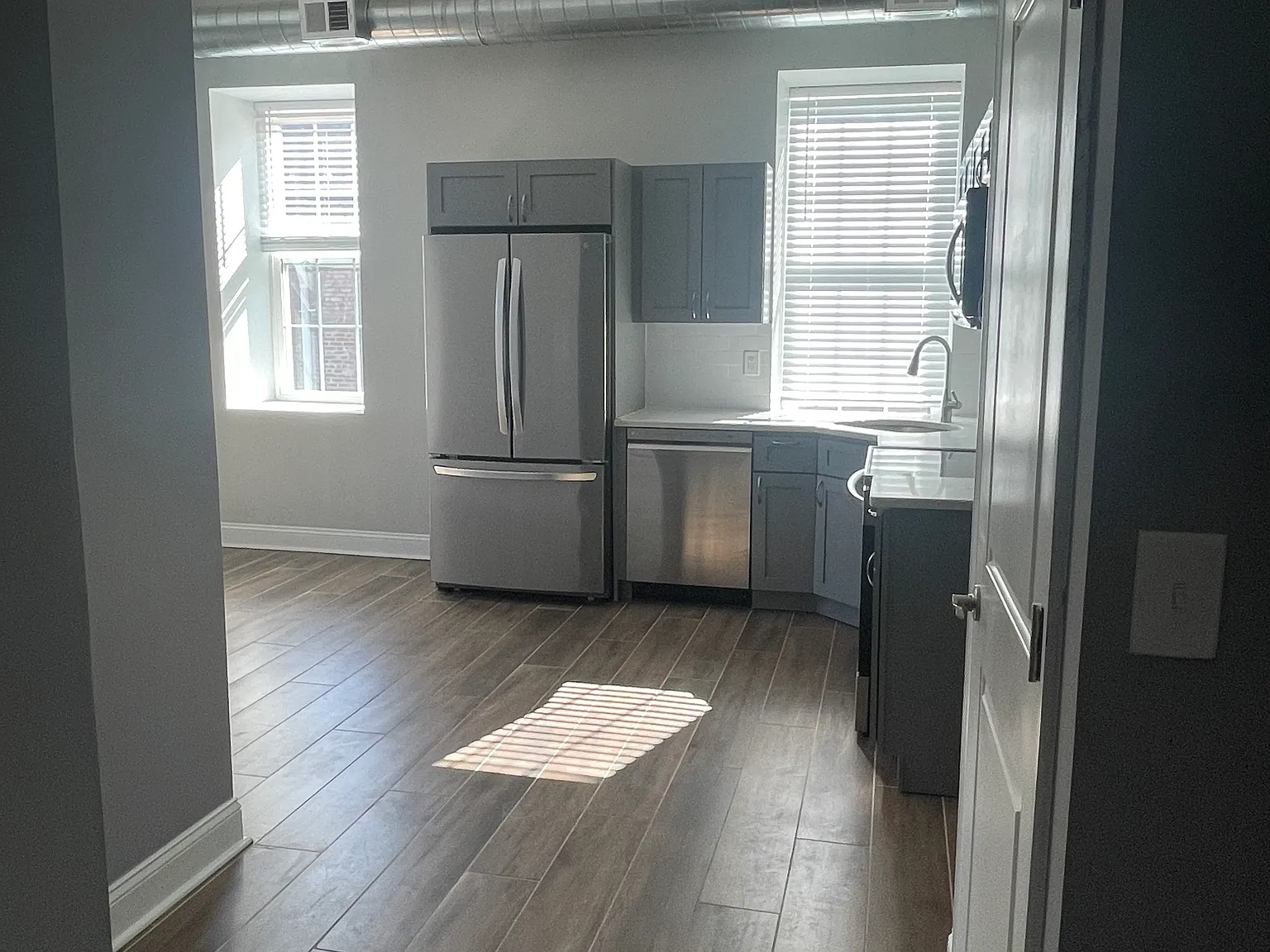 Studio, 500 sqft, $995 — Photo 3