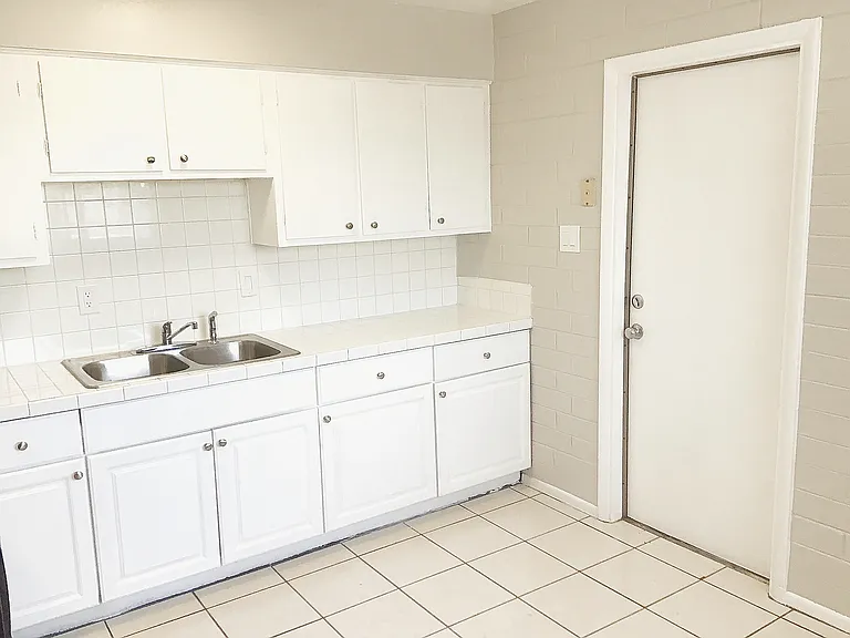 7012 N 76th Ave #1 — Photo 11