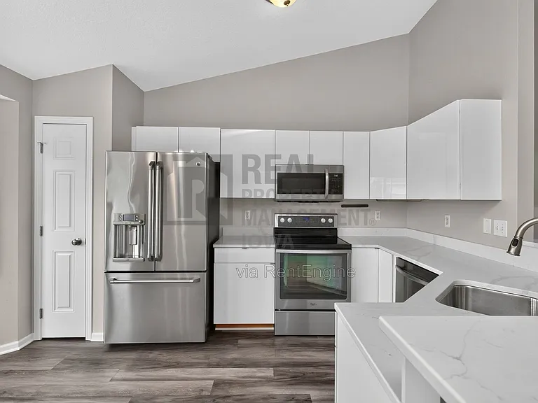 1229 E 18th St — Photo 10