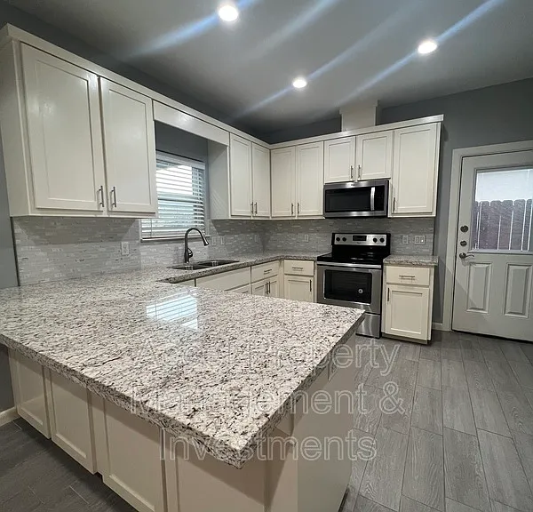 413 Downing Ave #2 — Photo 6
