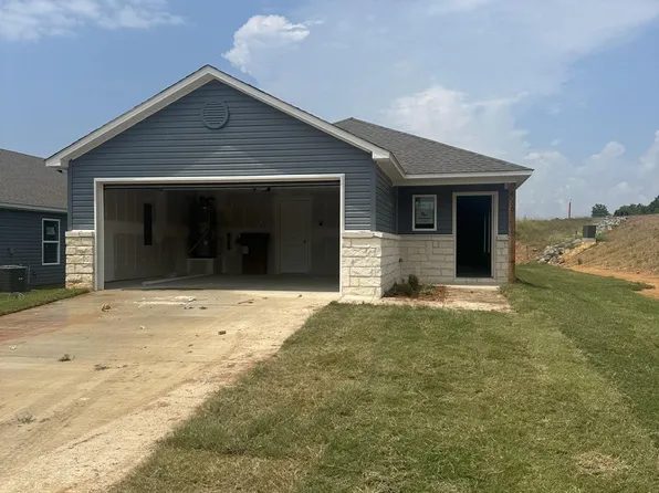 8000 Chesapeake Trl, Bauxite, AR 72011