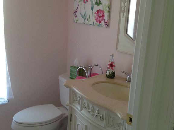 5th image of 2825 Foxhall Dr W