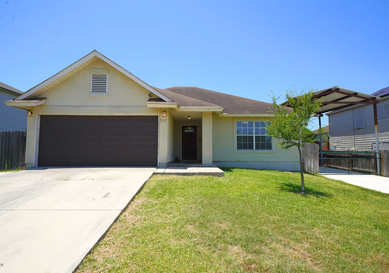 BeautifullyUpdated Home in NorthEast San Antonio. Realtor Commission: $500 — Photo 1