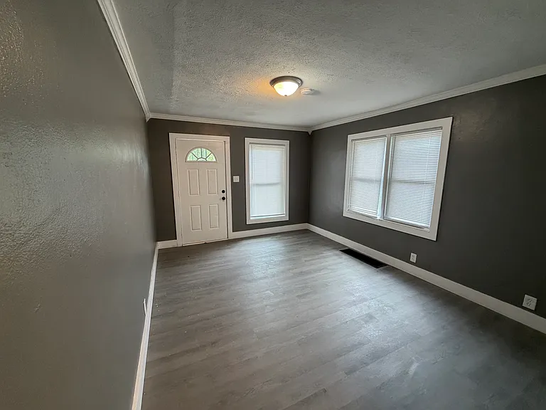 2328 E 36th St #1 — Photo 8