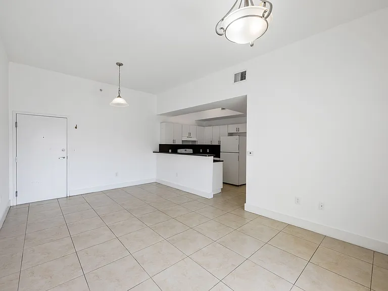 900 SW 7th St #505 — Photo 18