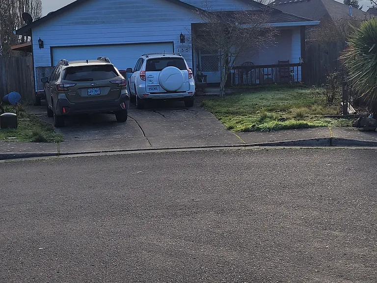 599 SE Jack Ave — Photo 11