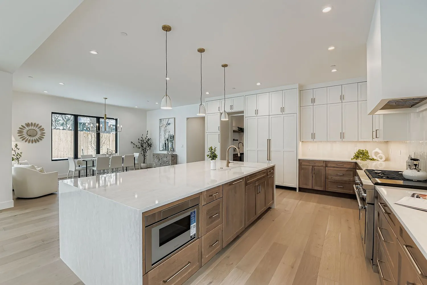 5 bed, 4.5 bath, 3769 sqft, $20,000 — Photo 3