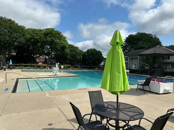 3490 Burbank Dr, Ann Arbor, MI 48105