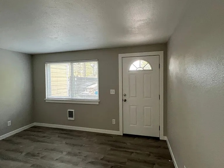 4116 Market St NE — Photo 5