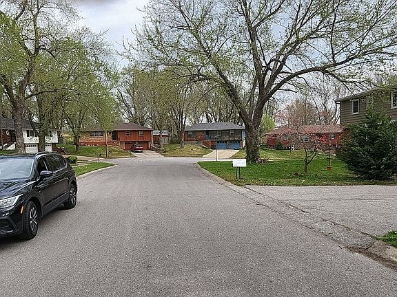 5th image of 1805 N Cottage Ave