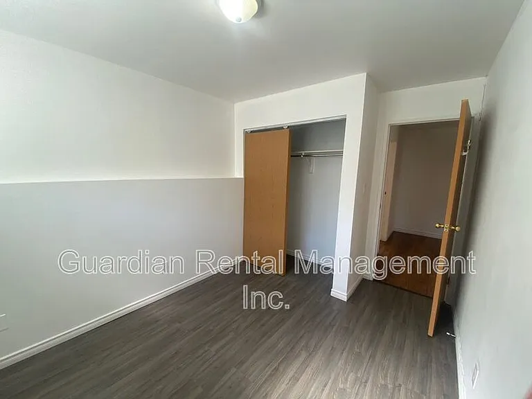 1522 Walsh St E #B — Photo 11
