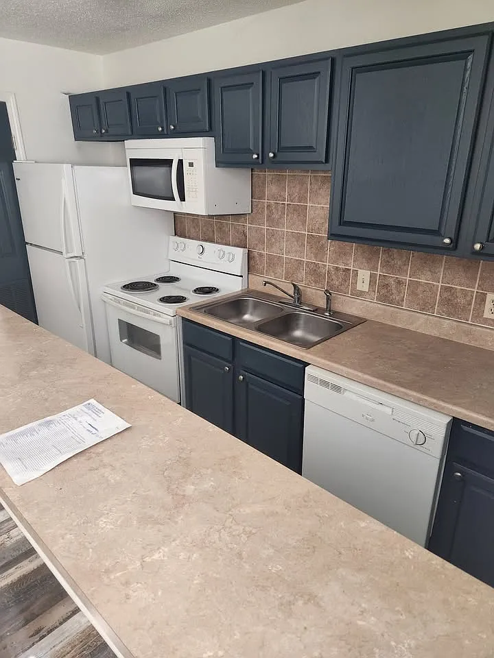 2228 S. Oliver Ave. - 107 — Photo 2