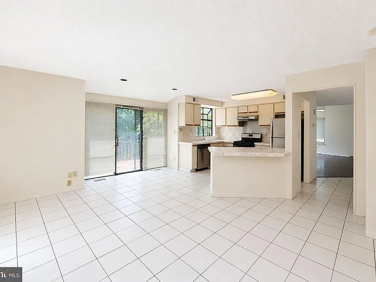 83 Sayre Dr — Photo 7