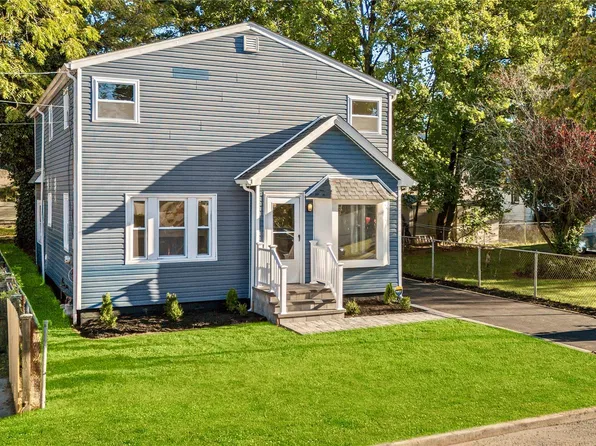 8 Maple Street, Freeport, NY 11520