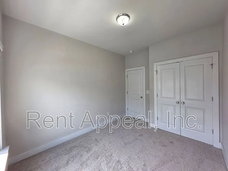 3779 Oxford Cir — Photo 16
