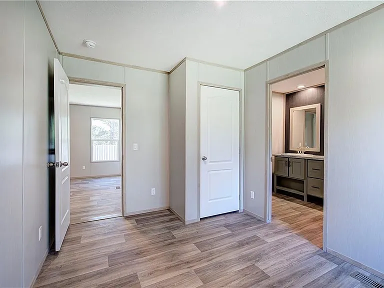 81 Popham Rd — Photo 35