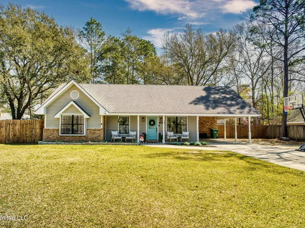 9002 Fishook Ln, Picayune, MS 39466