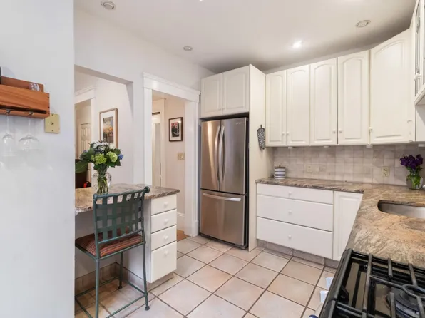 648 E 7th St #3, South Boston, MA 02127