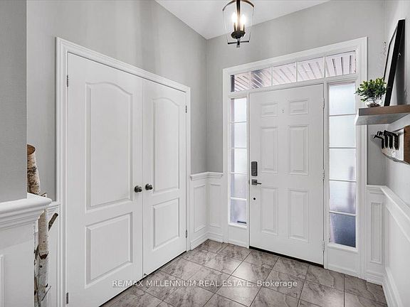 3rd image of 20 Autumn Arbour Rd