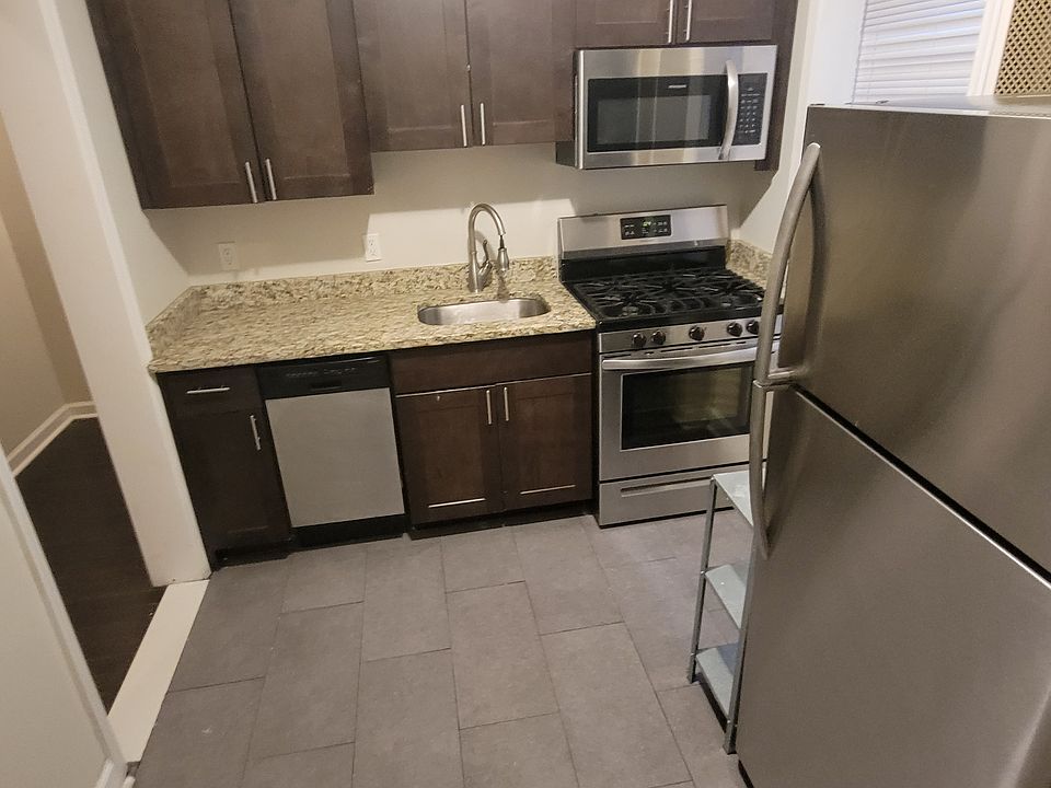 Prev Renovated 3rd floor HT/HW Included