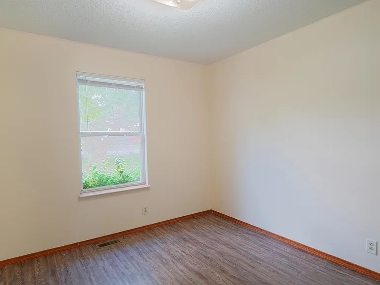 2202 S Cleveland Ave — Photo 8