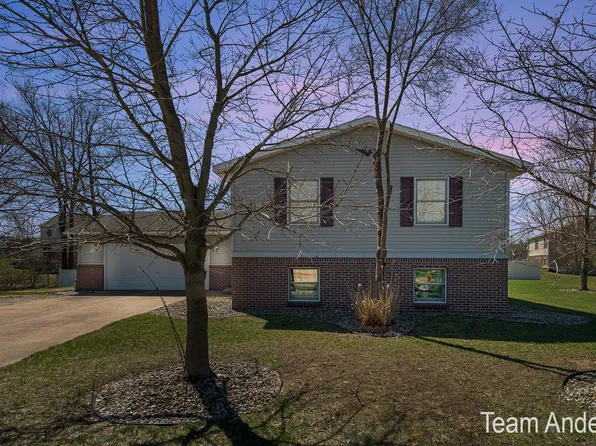 320 Maizie Ct NW, Sparta, MI 49345