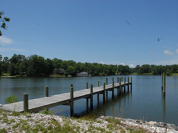 3rd image of 212 Carters Cove Dr
