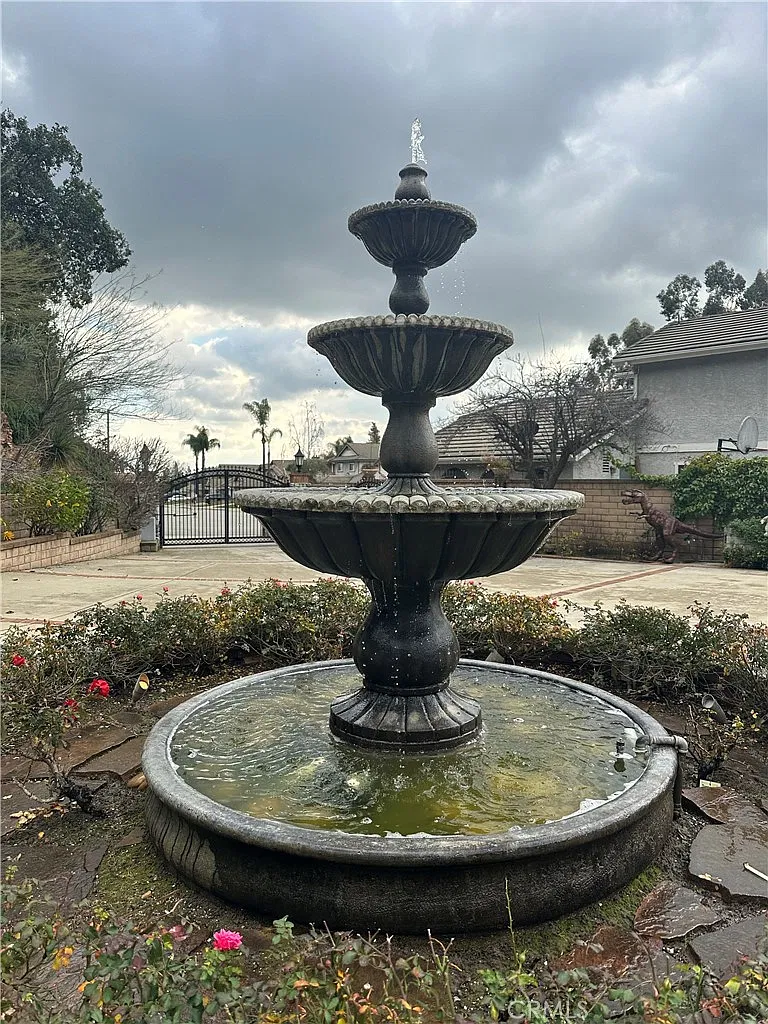 5 bed, 4.5 bath, 4655 sqft, $11,000 — Photo 4