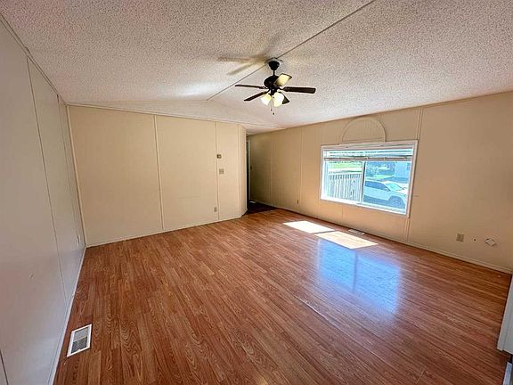 4th image of 5001 S 51st St