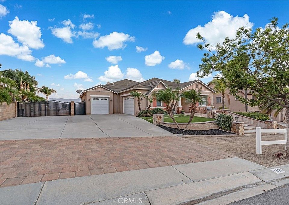 1st image of 1426 Valley Dr