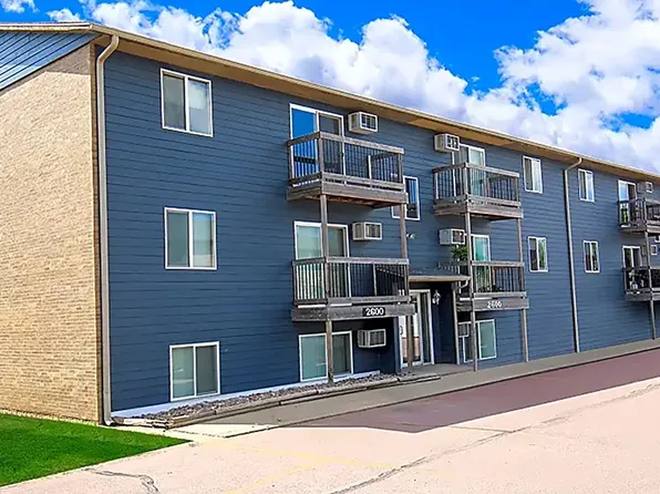 Cleveland Heights Apartments, 221 N Cleveland Ave #D5881b1de, Sioux Falls, SD 57103