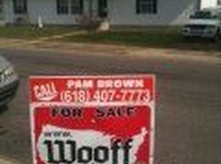 105 10th St, Wood River, IL