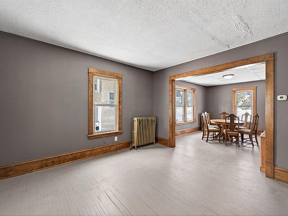 5th image of 817 Minnehaha Ave W
