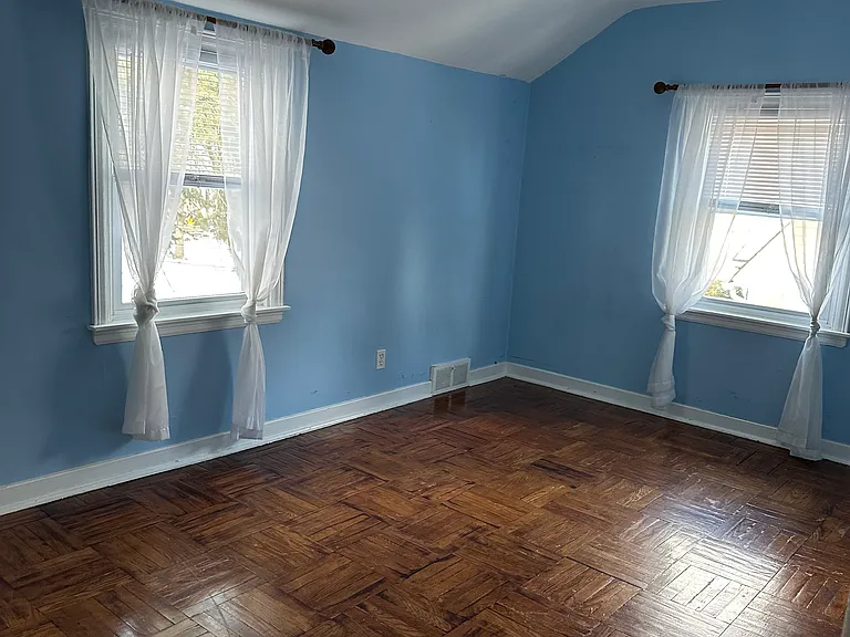 449 Sylvania Ave — Photo 9