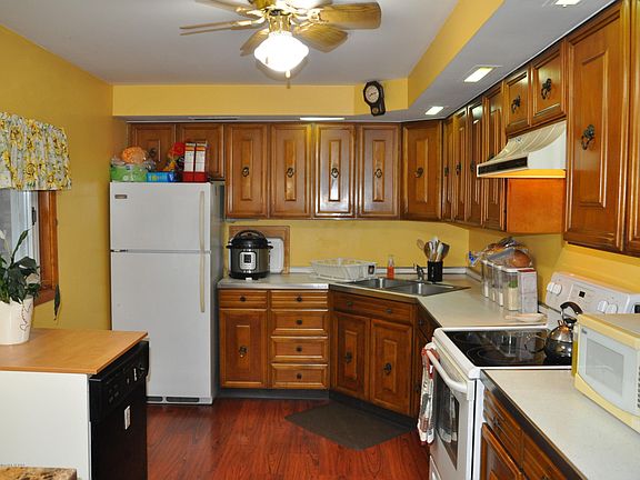 4th image of 10477 E Grand River Ave