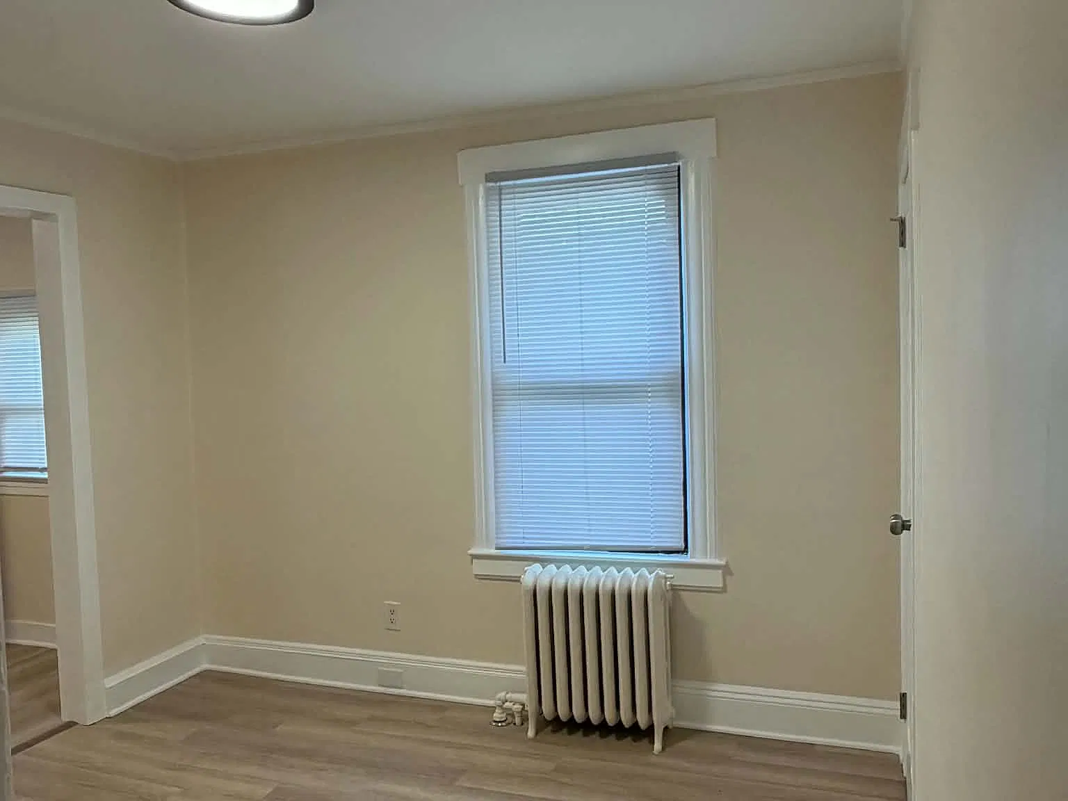 3 bed, 944 sqft, $2,700 — Photo 2
