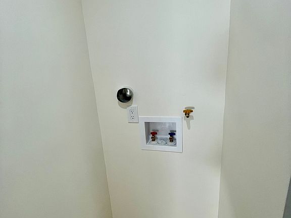 4th image of 2022 Eleanore Dr #202