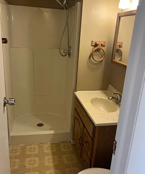 Upstairs 3/4 bath