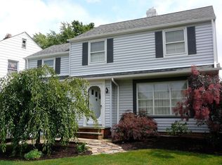 5594 Dorset Rd, Lyndhurst, OH 44124