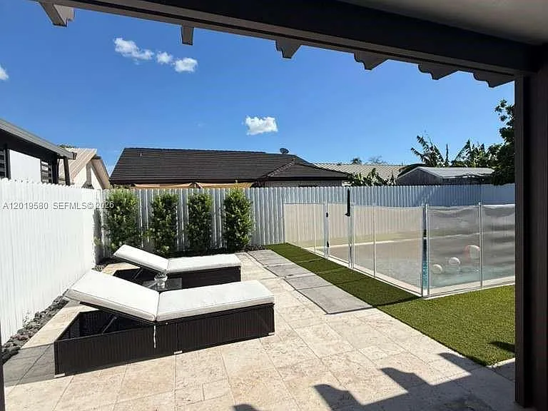 13818 SW 157th Ter — Photo 3