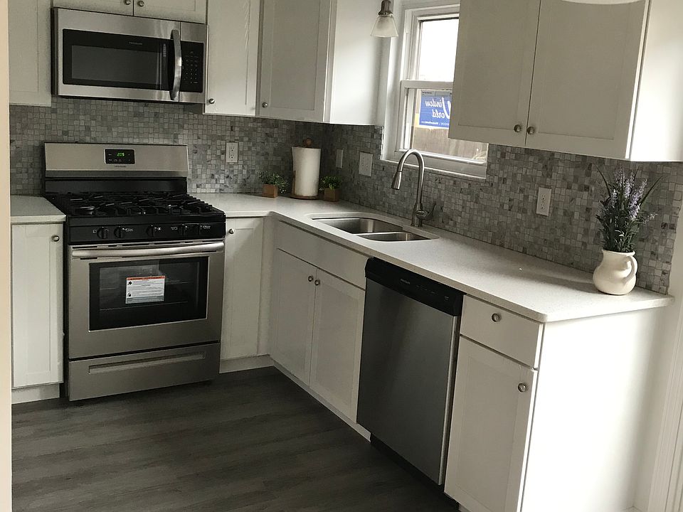 All new w/mrble mosaic bksp