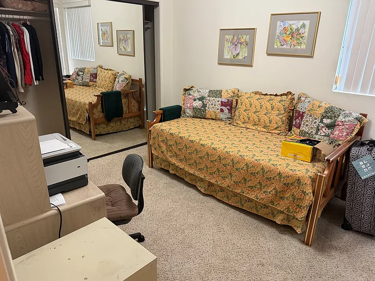 Guest Bedroom 02