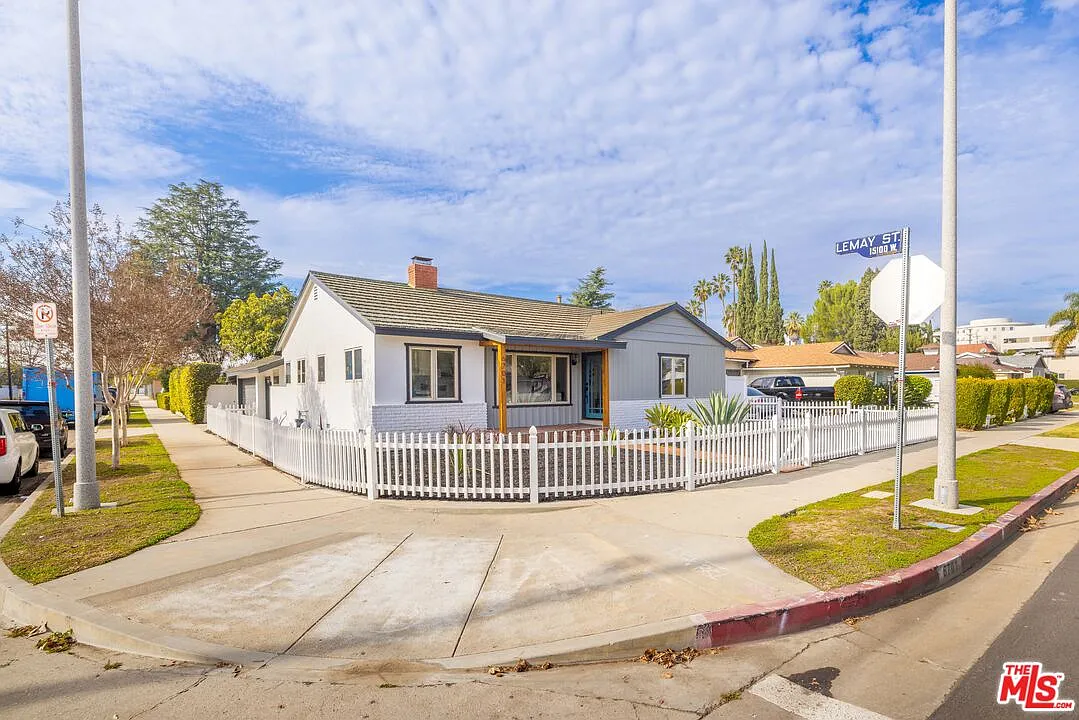 3 bed, 2.0 bath, 1780 sqft, $5,000 — Photo 3