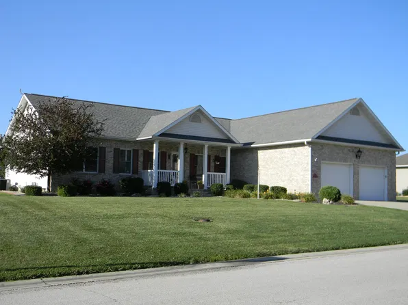 931 Wayne St, Carlyle, IL 62231
