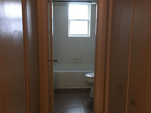 3rd image of 606 S Trenton St #9
