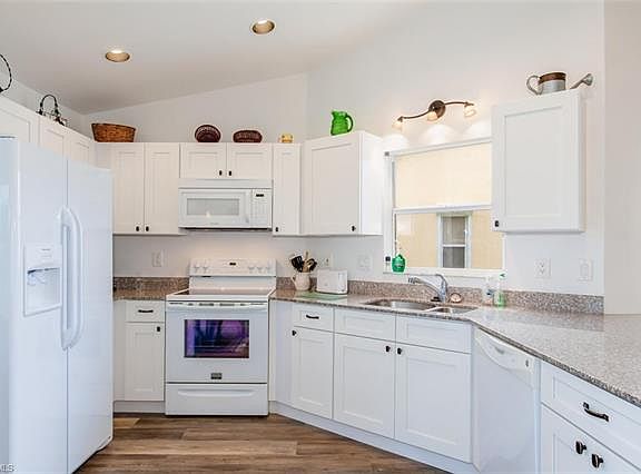 3rd image of 3859 Sabal Springs Blvd